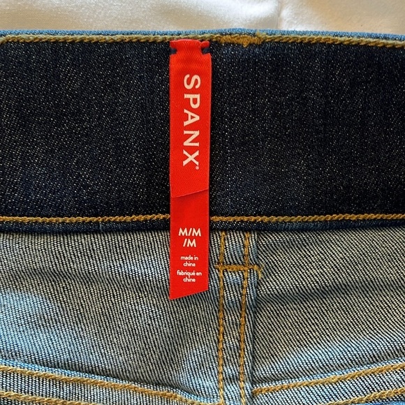 Spanx Flare  Bootcut Jeans in Midnight Shade Dark Wash 
 Size Medium NWOT - Picture 10 of 17